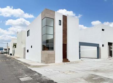 Casa · 160m² · 3 Recámaras · 2 Estacionamientos · Casa en Venta Lomas Residencial