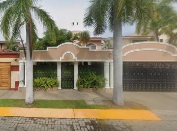 Casa de 5 habitaciones, Puerto Vallarta · Venta Mn 1,000,000