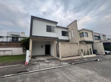 Casa de 3 habitaciones, Córdoba · Amplia Casa en Privada con Acceso Controlado