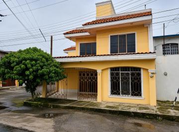 Casa de 4 habitaciones, Tepic · Casa en Venta en Las Aves, Tepic | Cerca de La Uan y Plaza Fórum.