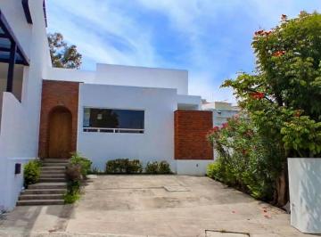 Casa de 3 habitaciones, Zapopan · Casa en Venta en Condominio La Loma, Bugambilias, Zapopan