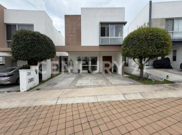 Casa · 195m² · 3 Recámaras · 3 Estacionamientos · Casa en Venta en Cumbres del Lago