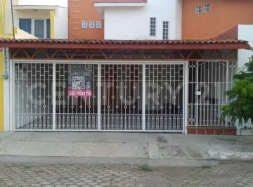 Casa · 155m² · 3 Recámaras · 2 Estacionamientos · Casa en Venta en Jardines Vista Hermosa, Colima