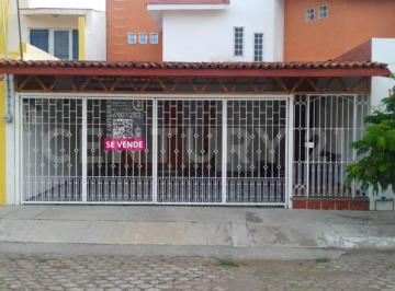 Casa · 275m² · 3 Recámaras · 2 Estacionamientos · Casa en Venta en Jardines Vista Hermosa, Colima