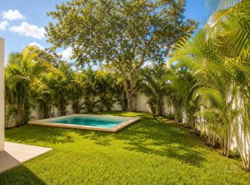 Casa en condominio · 198m² · 2 Recámaras · 2 Estacionamientos · Casa Única con Terreno Excedente y Jardines en Residencial Alba, Conkal