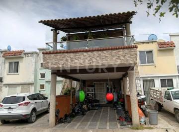 Casa · 80m² · 3 Recámaras · 1 Estacionamiento · Casa en Venta en Hacienda Santa Fe, Tlajomulco.