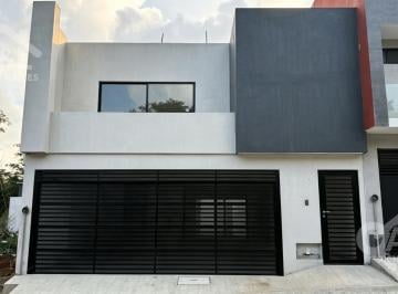 Casa · 250m² · 4 Recámaras · 2 Estacionamientos · Casa en Venta en Fraccionamiento Imperial de La Ánimas
