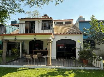 Casa · 210m² · 4 Recámaras · 2 Estacionamientos · Casa en Venta en Jiutepec, Mor. Dentro de Condominio de Solo 6 Casas