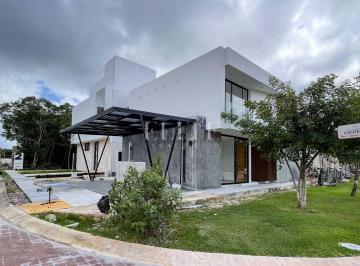 Casa · 200m² · 3 Recámaras · 2 Estacionamientos · Estrena Casa en Renta o Venta en Residencial Via Cumbres