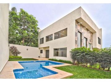 Casa · 234m² · 3 Recámaras · 2 Estacionamientos · Casa Nueva en Venta, Al Sur de Cuernavaca, Mor. Dentro de Fracc con Vigilancia