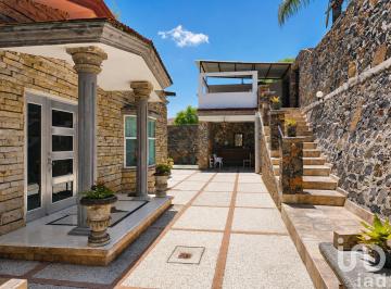 Casa · 1464m² · 5 Recámaras · 3 Estacionamientos · Casa en Venta, Huertas La Joya, Querétaro. Amplio Terreno con Casa y Departamento
