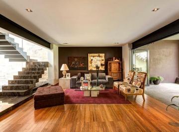 Casa · 315m² · 3 Recámaras · 3 Estacionamientos · Espectacular Casa a Solo 5 Minutos del Consulado Americano