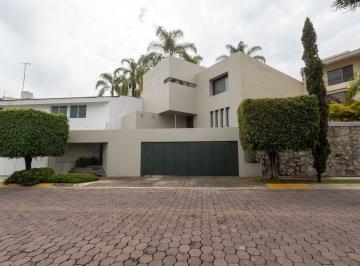 Casa · 423m² · 3 Recámaras · 3 Estacionamientos · Espectacular Casa a Solo 5 Minutos del Consulado Americano