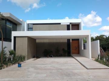 Casa · 444m² · 4 Recámaras · 4 Estacionamientos · Casa en Venta en Komchén, Mérida Yucatán (Eb - Vy2804)