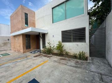 Casa · 8 Recámaras · 5 Estacionamientos · Casa en México