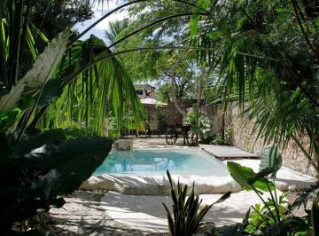 Casa · 350m² · 2 Recámaras · Casa Para Renta Amueblada en El Centro de Mérida, Yucatán (Eb - Wt4968)