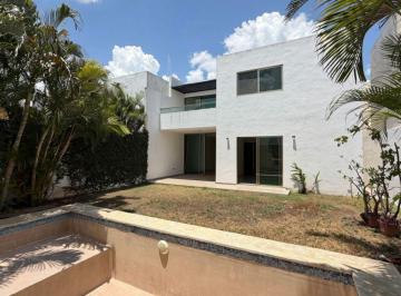 Casa de 3 habitaciones, Mérida · Casa de 3 Recámaras Más Estudio a 2 Minutos de Periférico.