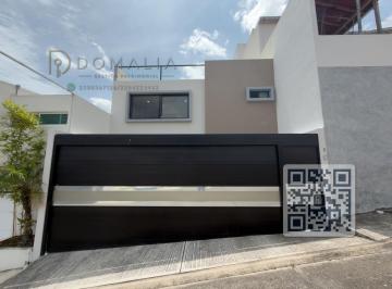 Casa · 138m² · 3 Recámaras · 2 Estacionamientos · Casa en Venta · 3 Recámaras · Doble Frente · Azotea 90 m² · Monte Magno, Xalapa
