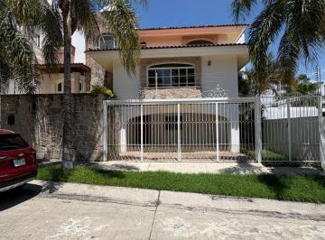 Casa de 3 habitaciones, Zapopan · Casa en Venta en Bugambilias, Zapopan