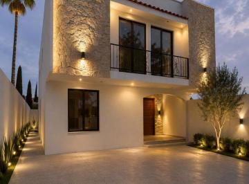 Casa de 4 habitaciones, Tequisquiapan · Casa en Venta con Enorme Jardin y Terraza