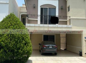 Casa · 211m² · 4 Recámaras · 2 Estacionamientos · Casa en Venta en Valle de La Sierra