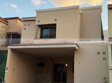 Casa · 208m² · 3 Recámaras · 2 Estacionamientos · Casa en Renta en Portal de Cumbres 2 Sector