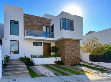 Casa · 326m² · 4 Recámaras · 3 Estacionamientos · Casa en Venta Zibata Queretaro - (4)