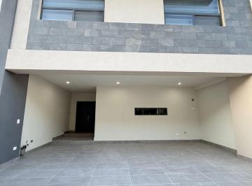 Casa · 195m² · 4 Recámaras · 2 Estacionamientos · Casa en Privada Alcazar Dominio Cumbres