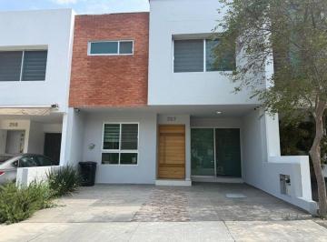Casa en condominio · 200m² · 4 Recámaras · 2 Estacionamientos · Casa en Renta Fracc. La Cima de Zapopan Coto H