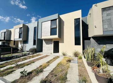 1 · Casa en Venta en Cañadas del Arroyo, Corregidora, con Habitación en Planta Baja