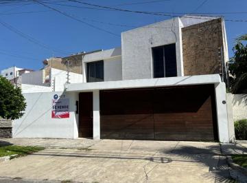 Casa · 354m² · 8 Recámaras · 3 Estacionamientos · Camino Real