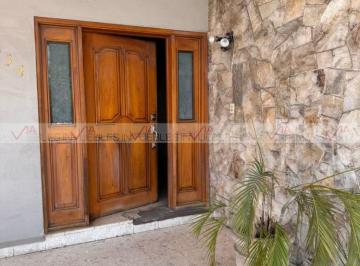 Casa · 258m² · 3 Recámaras · 3 Estacionamientos · Casa en Venta en Las Cumbres