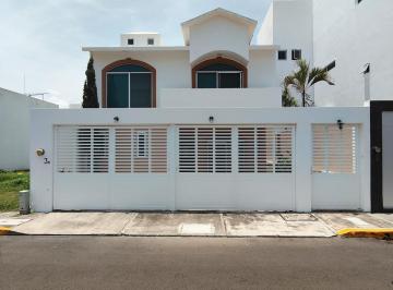 Casa · 200m² · 4 Recámaras · 2 Estacionamientos · Casa de 4 Recámaras en Fracc. Playas del Conchal en Excelente Estado Estético