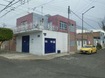 Casa de 6 habitaciones, Guadalajara · Excelente Casa en Esquina con Local en Planta Baja