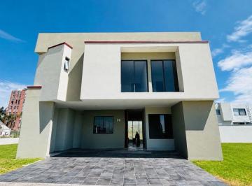 Casa en venta ubicada en la zona residencial de Parque Metropolitano. El interio · Casa en Venta Parque Metropolitano Zapopan