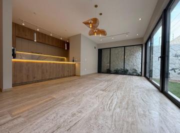 Casa en condominio de 4 habitaciones, Querétaro · Casa con Excelente Diseño y Acabados en Altozano