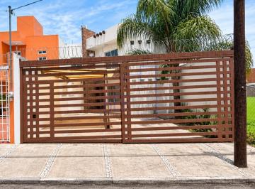 Casa · 166m² · 3 Recámaras · 2 Estacionamientos · Casa con Jardín, Cholula, Venta Puebla