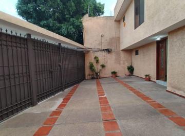 Casa · 200m² · 3 Recámaras · 3 Estacionamientos · Amplia en Col. Loma Alta