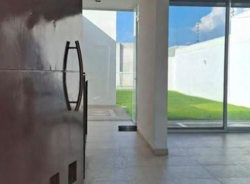 Casa de 3 habitaciones, León · Casa en Venta de un Nivel Gran Jardín Excelentes Condiciones Lista Para Habitar Primera Sección
