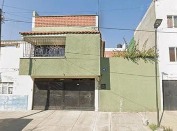 Casa de 3 habitaciones, Venustiano Carranza · Casa en Venta en Venustiano Carranza