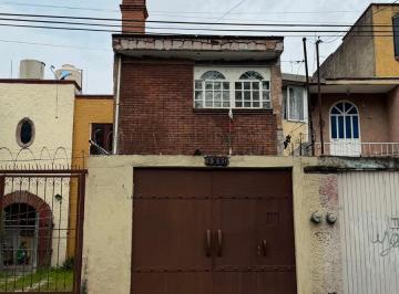Casa de 2 habitaciones, Morelia · Casa en Venta en Santiaguito