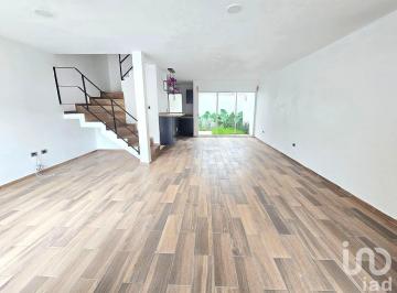 Casa · 117m² · 3 Recámaras · 2 Estacionamientos · Venta de Casa con Roof Garden, Zona Plaza San Diego en Cuautlancingo.