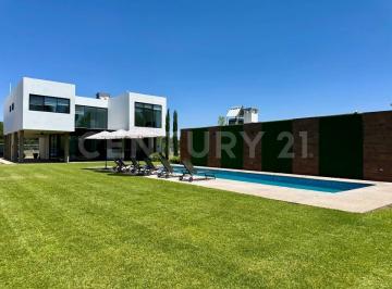 Casa · 385m² · 3 Recámaras · 2 Estacionamientos · Casa en Venta Lago Colina, Camargo