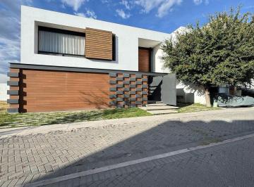 114f1383a4c8431c54712f93fc23fa48e94d52af6115adb57f89d0419c359712 · Residencia con Rooftop en Tierra Verde | 3 Recámaras con Vestidor y Baño, 400 m²