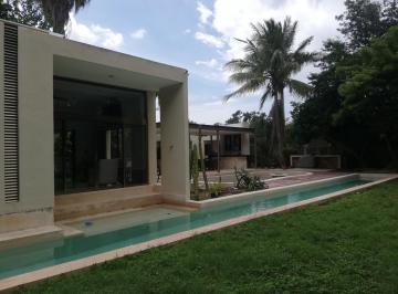 Casa · 489m² · 3 Recámaras · 5 Estacionamientos · Casa de Una Planta, en Esquina y Paneles Solares
