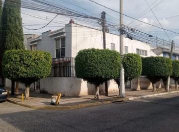 Casa · 357m² · 4 Recámaras · 2 Estacionamientos · Amplia Casa en Venta Pinar de La Calma