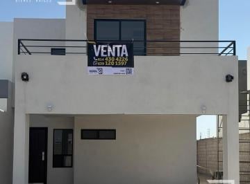 Casa · 171m² · 3 Recámaras · 2 Estacionamientos · Casa Habitacion en Fraccionamiento Exclusivo Nuevo