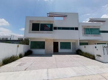 Casa en condominio de 4 habitaciones, Querétaro · Hermosa Casa en Lomas de Juriquilla. Amplios Espacios, 4 Recámaras!