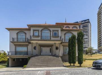 Casa de 7 habitaciones, Huixquilucan · Exclusiva Residencia en Fraccionamiento Fuentes de Las Lomas, Frente a Lago