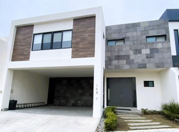 Casa de 3 habitaciones, Monterrey · Casa en Renta Carretera Nacional